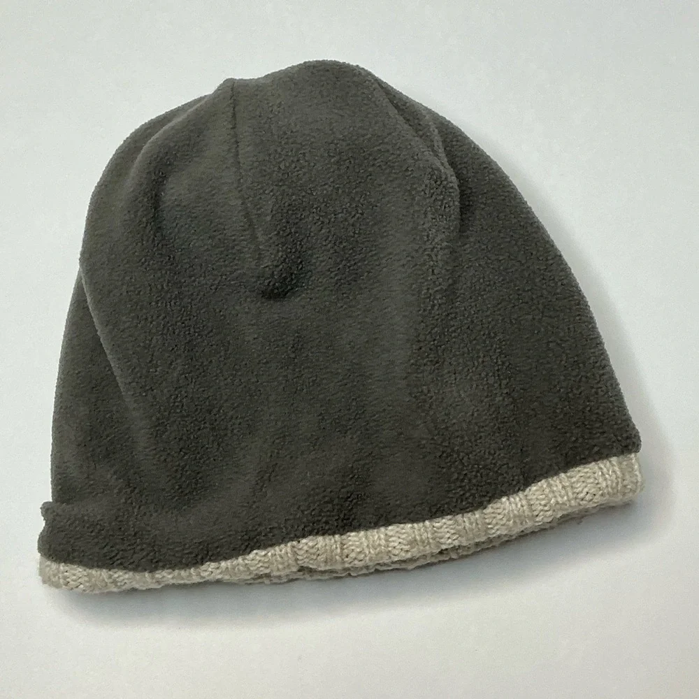Under Armour‎ Cable Knit Beanie Hat Cream and Gray Fleece Lined Winter Hat